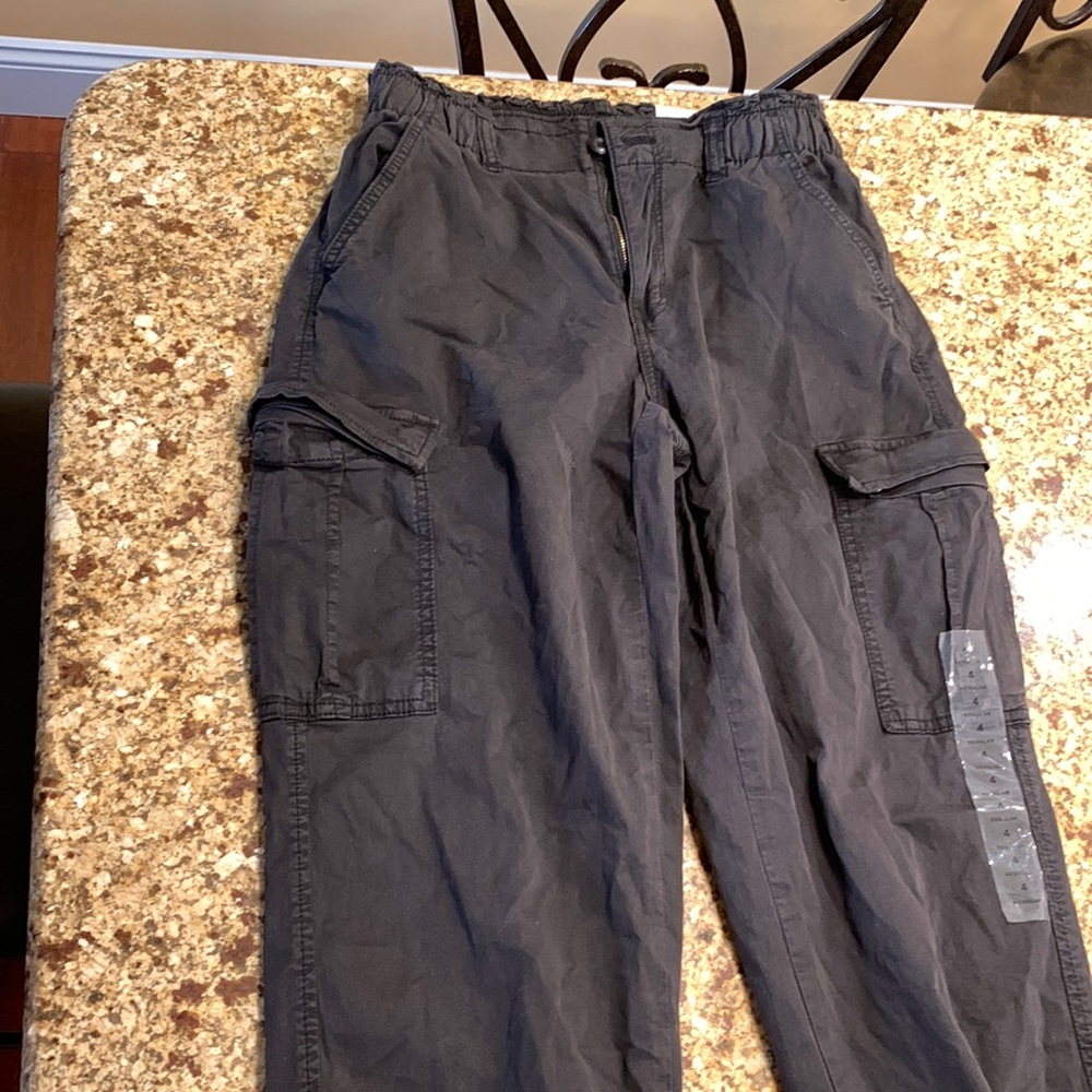 American Eagle - relaxed mom jogger with tags